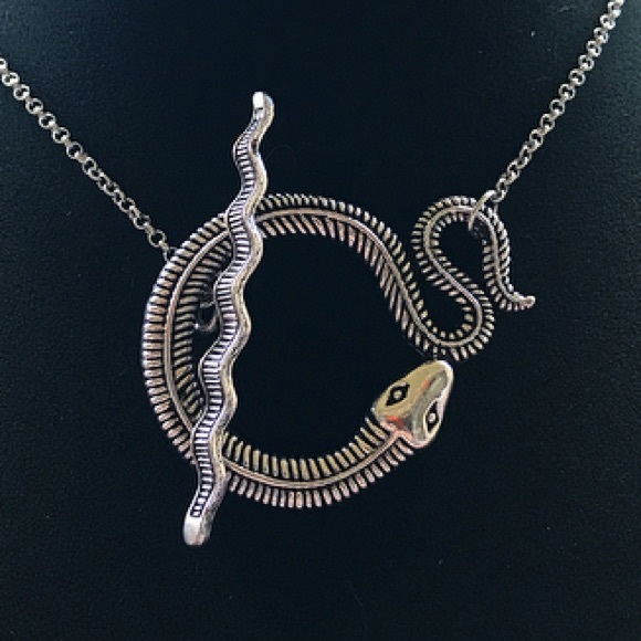 Silver snake toggle clasp choker necklace - Picture 2 of 12